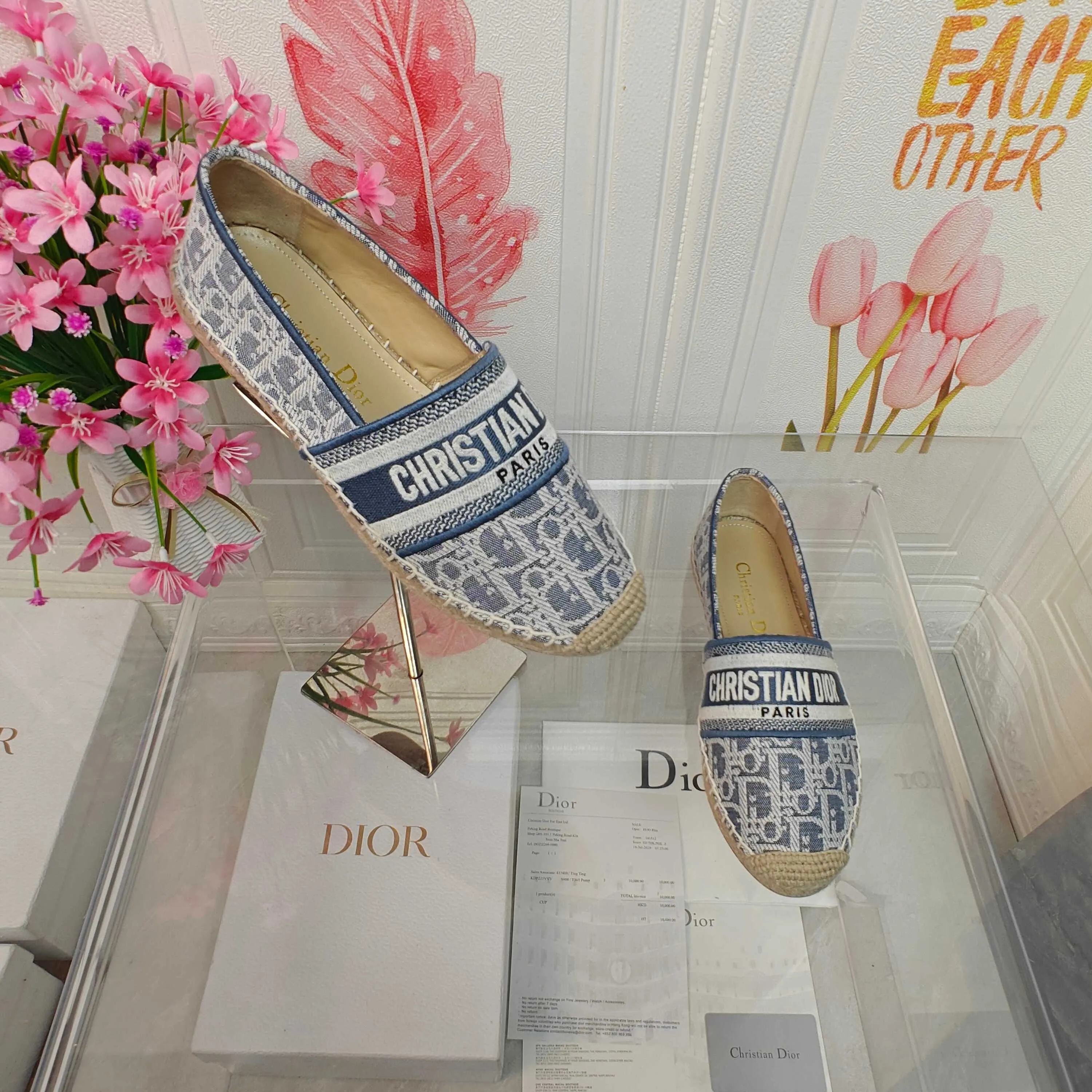 👟👟Ex-factory price 440👟👟 Top quality Dior Granville espadrille embroidery Upper: embroidered with "CHRISTIANDIOR" Craftsmanship: Purely hand-sewn hemp rope outsole Lining: Imported soft and breathable sheep lining with padded feet Code number: 35-40 (customized at 34.41.42) Outsole: Exclusive molded rubber outsole decorated with lucky star symbol